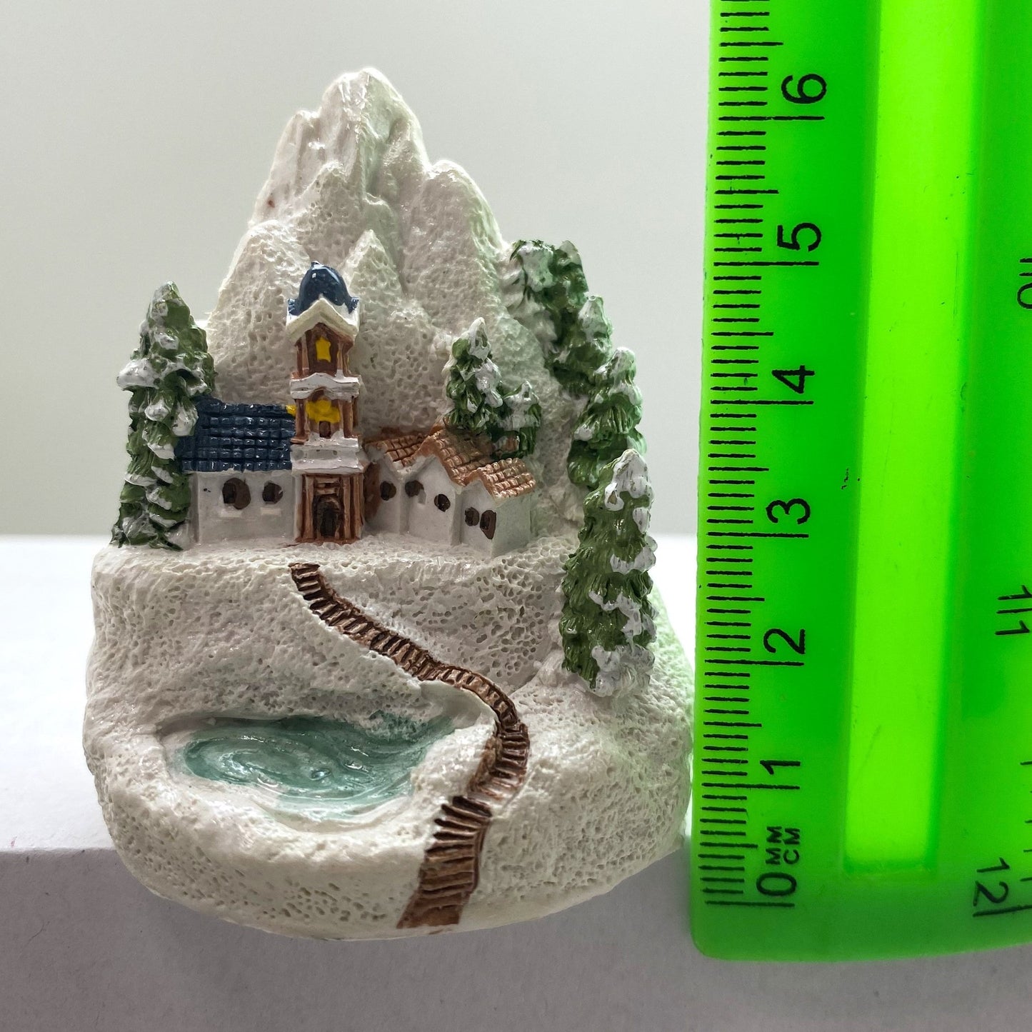 Innenmodell "Berg-Dorf" - 50 x 65 mm - Schneekugelhaus