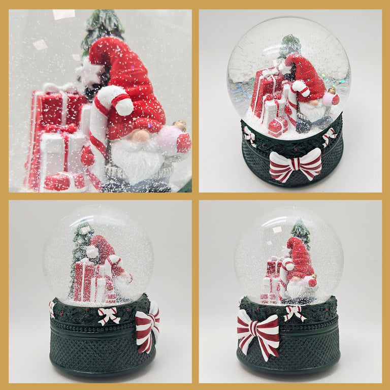 Nostalgische Schneekugel Wichtel rot auf Weihnachtsdekor grün 100 mm Durchmesser mit Spieluhr