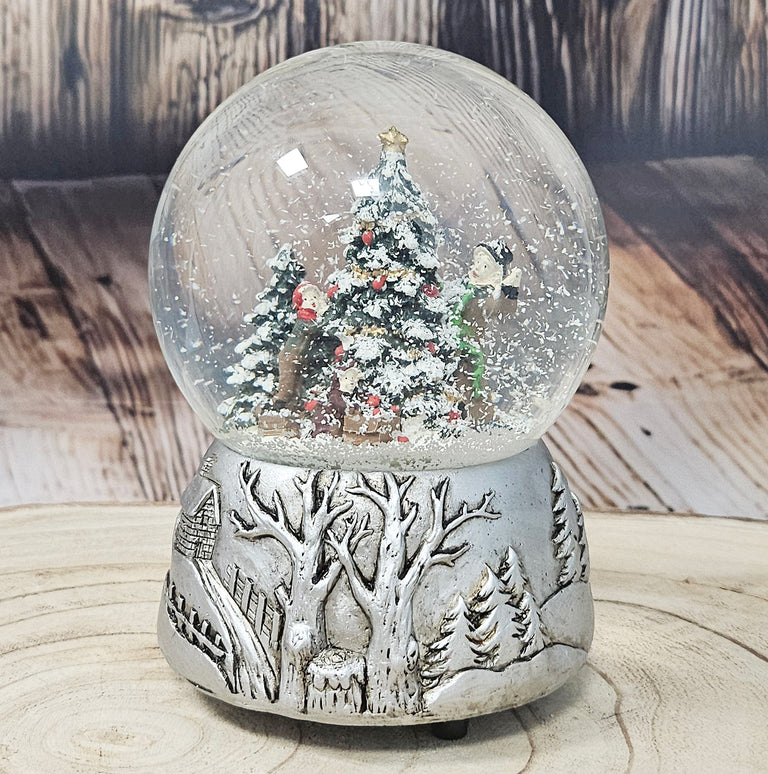 Nostalgische Schneekugel Christbaum schmücken auf Silber Landschaft 100 mm Durchmesser mit Spieluhr