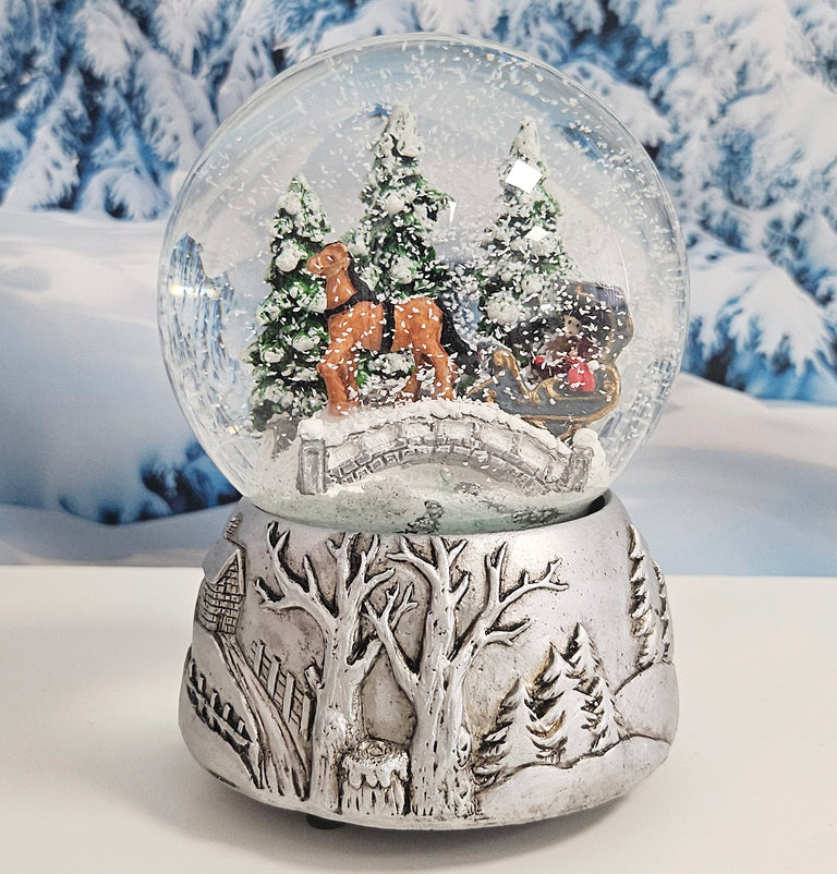 Nostalgische Schneekugel Kutsche Brücke auf Silber Landschaft 100 mm Durchmesser mit Spieluhr