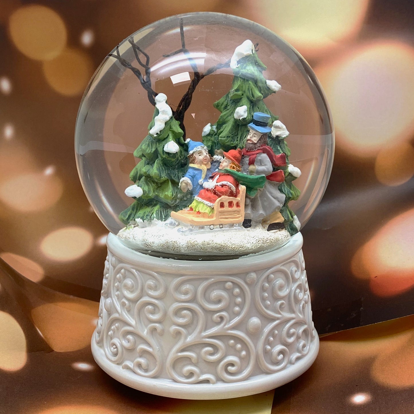 Nostalgische Schneekugel Familienspaziergang Ornamente 100 mm Durchmesser mit Spieluhr