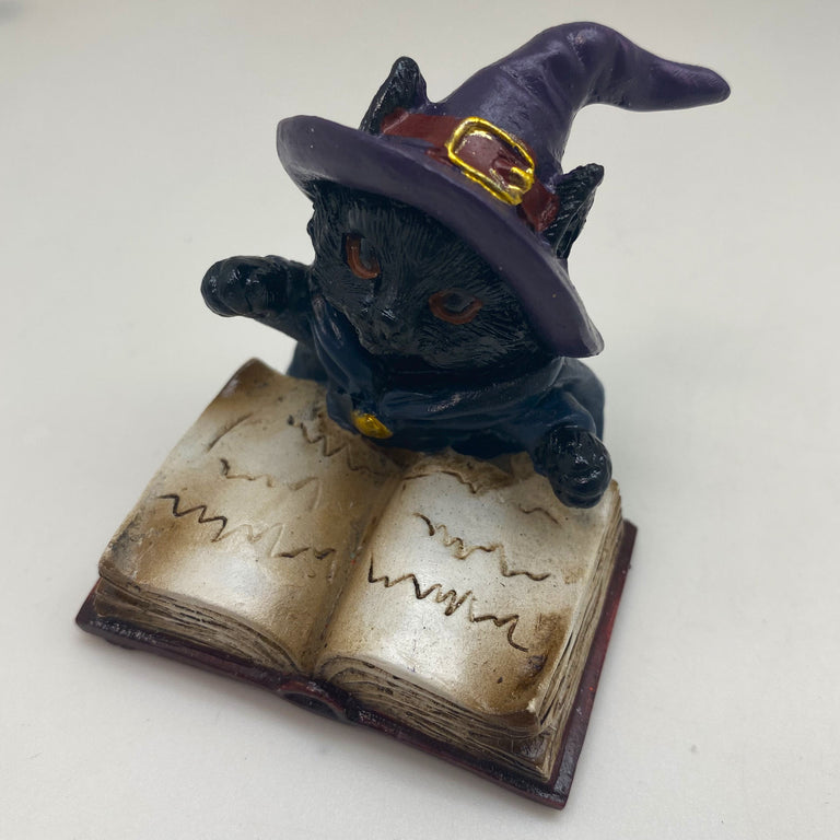 Innenmodell "Schwarze Katze mit lila Hut" - 50 x 70 mm