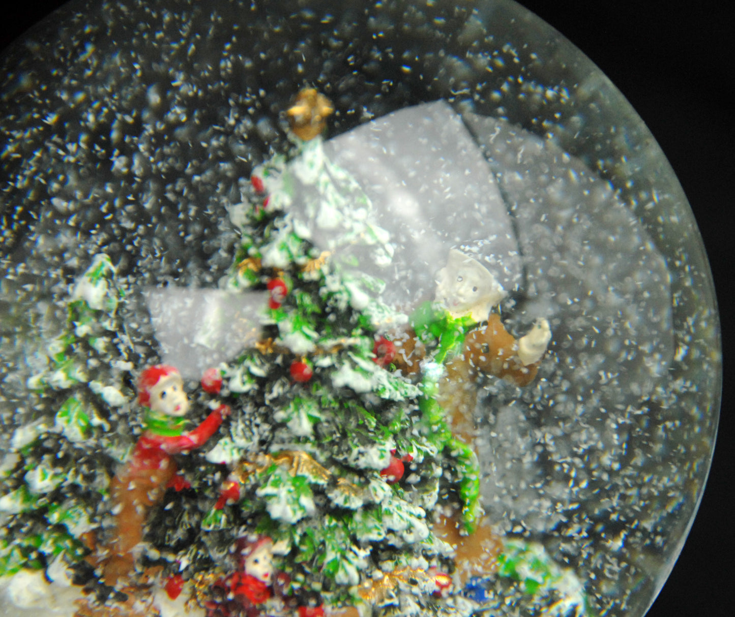 Nostalgische Schneekugel Christbaum schmücken auf Silber Landschaft 100 mm Durchmesser mit Spieluhr