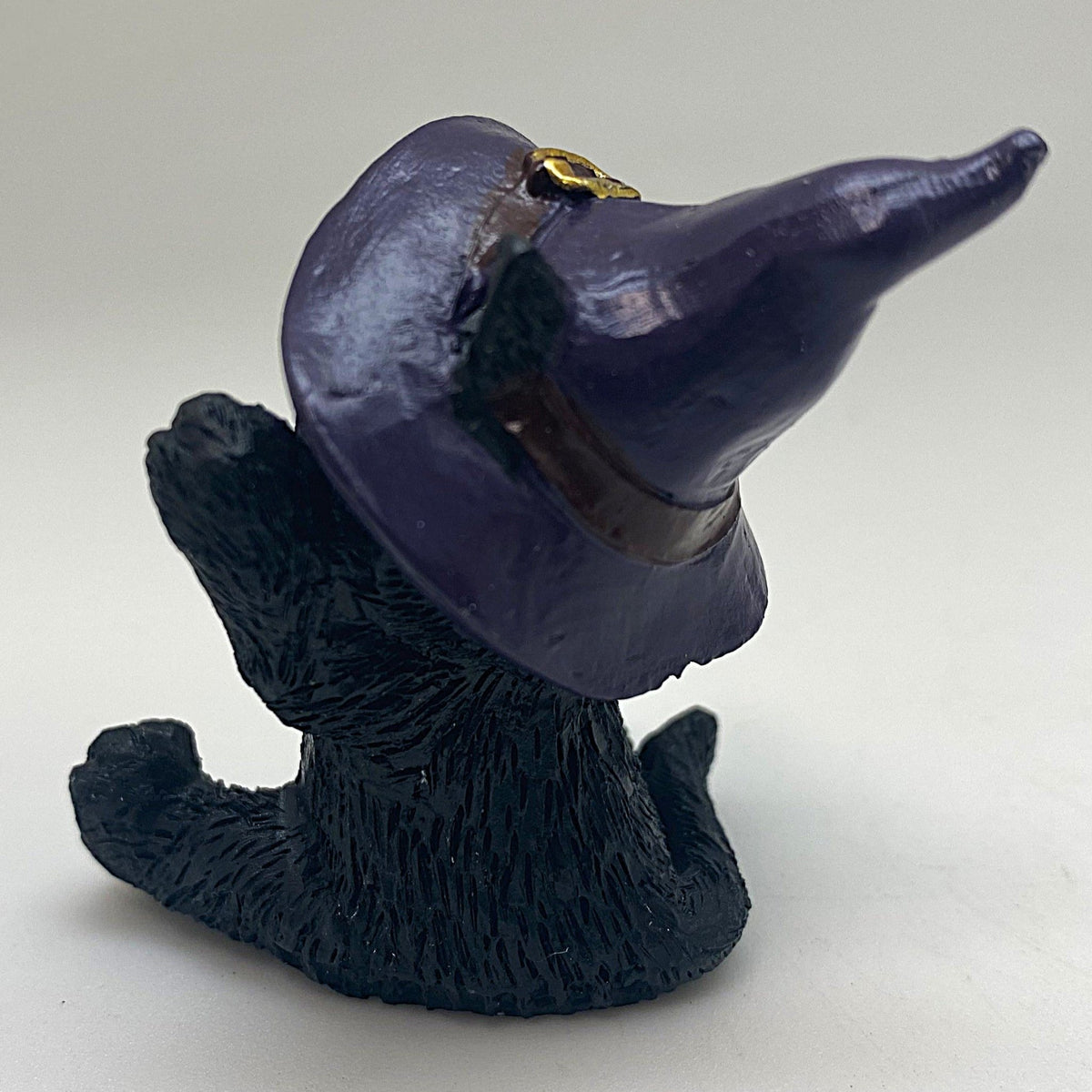 Hexen-Katzen Figur "glücklich mit lila Hut" - 55 x 65 mm - Schneekugelhaus