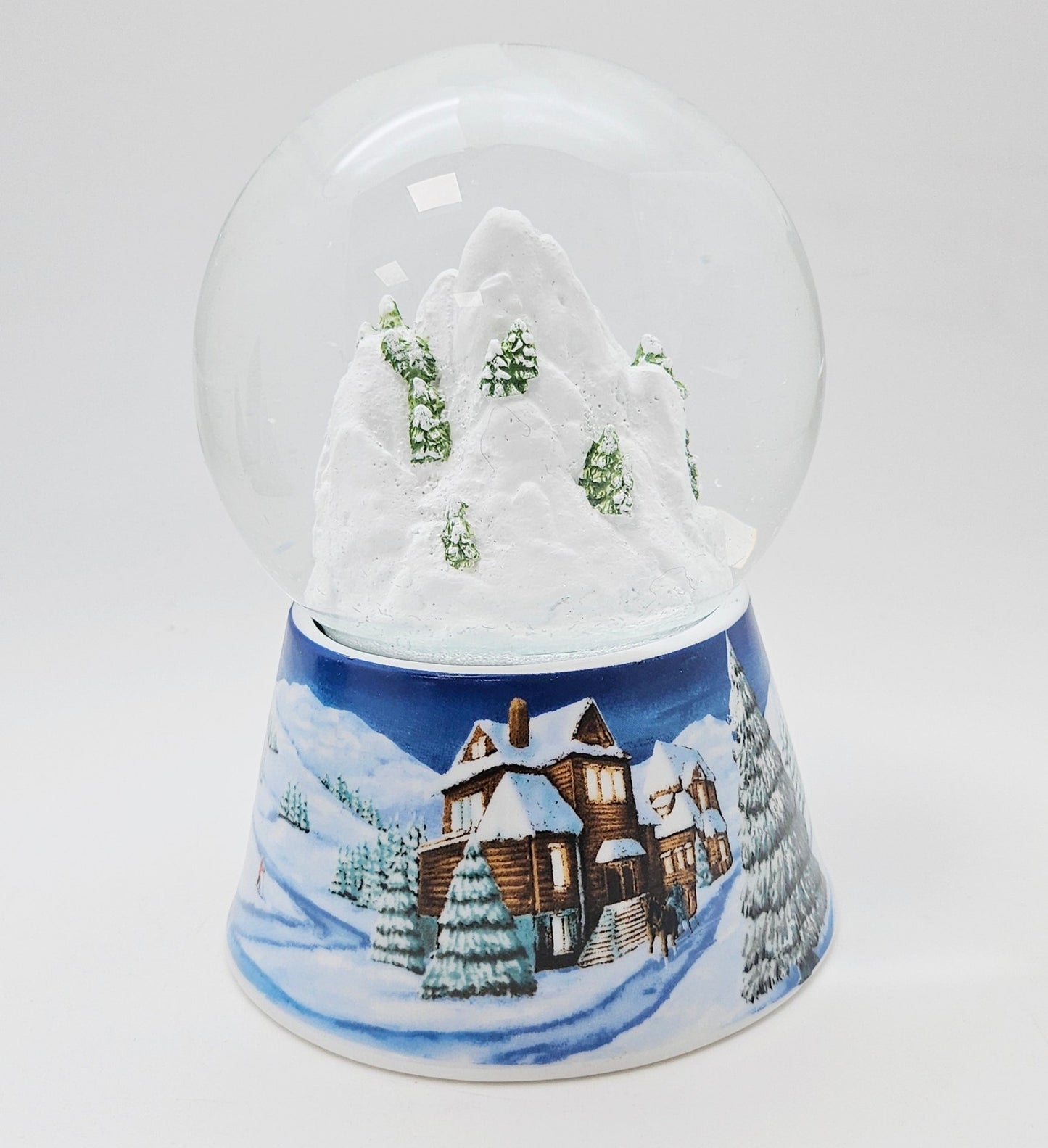 Nostalgische Schneekugel Bergdorf auf Sockel Winterlandschaft mittelblau 100 mm Durchmesser mit Spieluhr - Schneekugelhaus