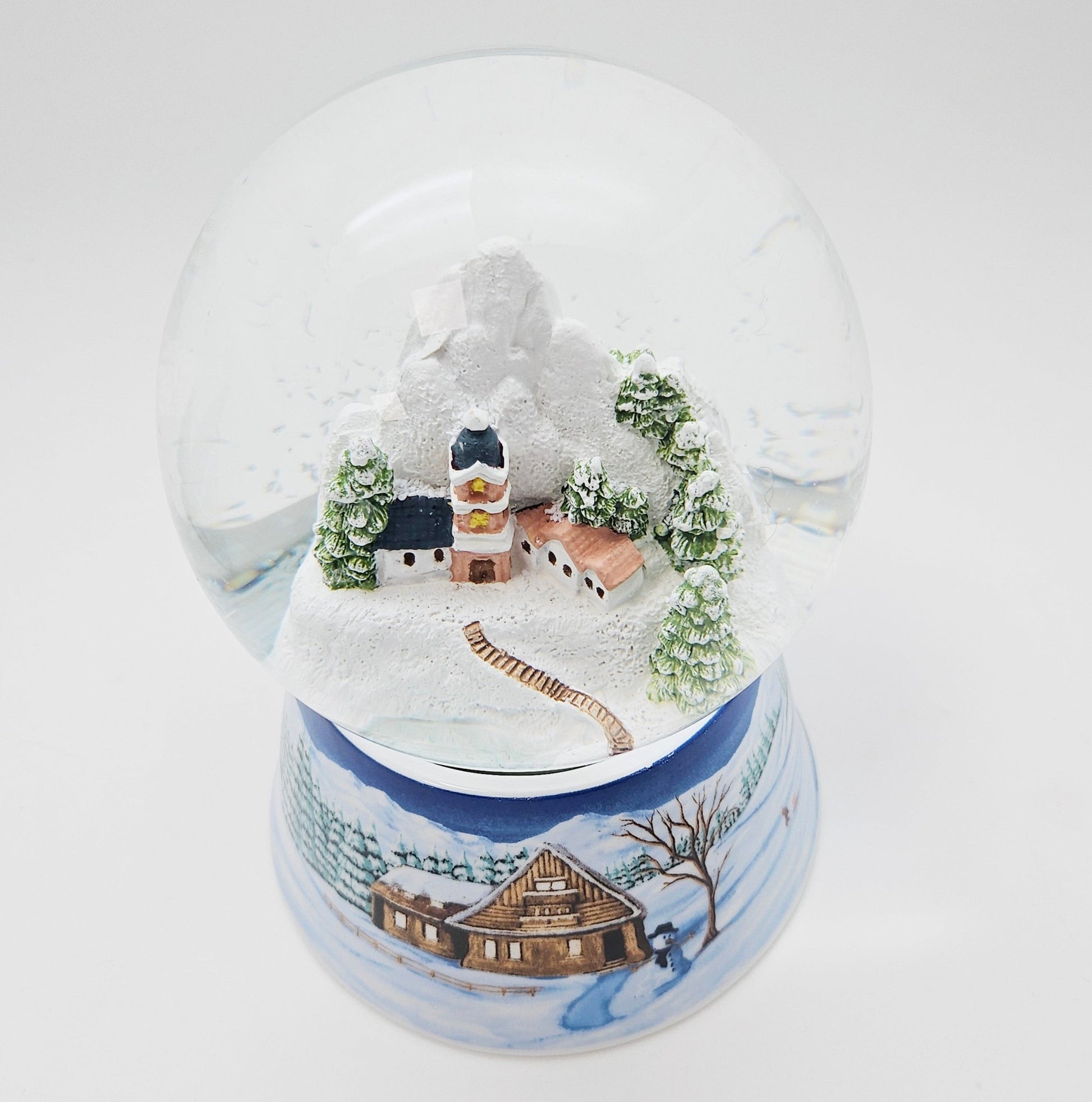 Nostalgische Schneekugel Bergdorf auf Sockel Winterlandschaft mittelblau 100 mm Durchmesser mit Spieluhr - Schneekugelhaus