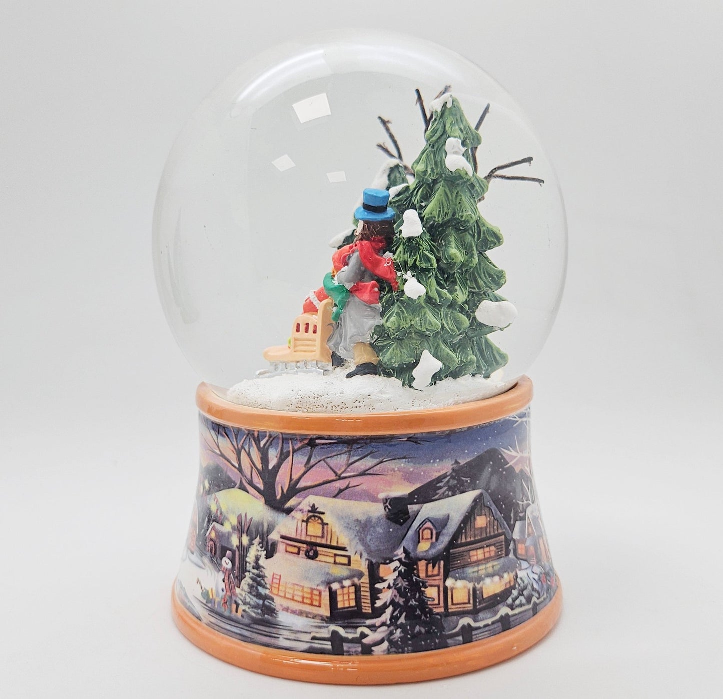 Nostalgische Schneekugel Familie Winterspaziergang auf Sockel Winterlandschaft 100 mm Durchmesser mit Spieluhr - Schneekugelhaus