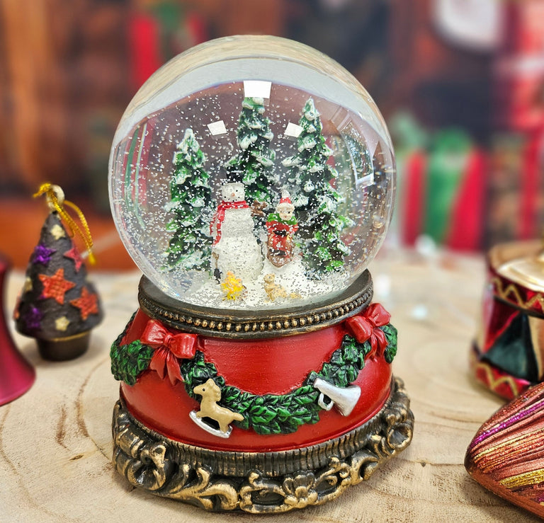 Nostalgische Schneekugel Schneemann steht auf Sockel Weihnachtsdekor r – Schneekugelhaus