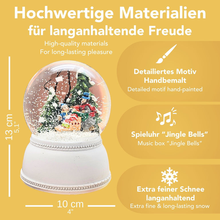 Schneekugel Familie Winterspaziergang auf Sockel weiß nostalgisch 100 mm Durchmesser mit Spieluhr - Schneekugelhaus