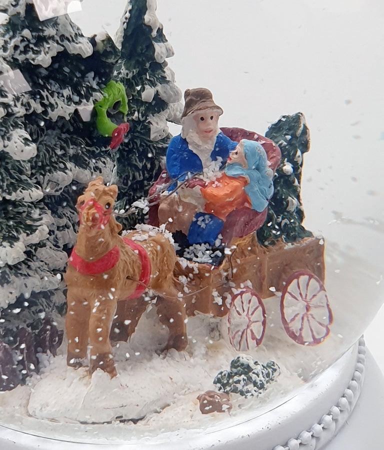 Schneekugel Kutschfahrt auf Sockel weiß nostalgisch 100 mm Durchmesser mit Spieluhr - Schneekugelhaus