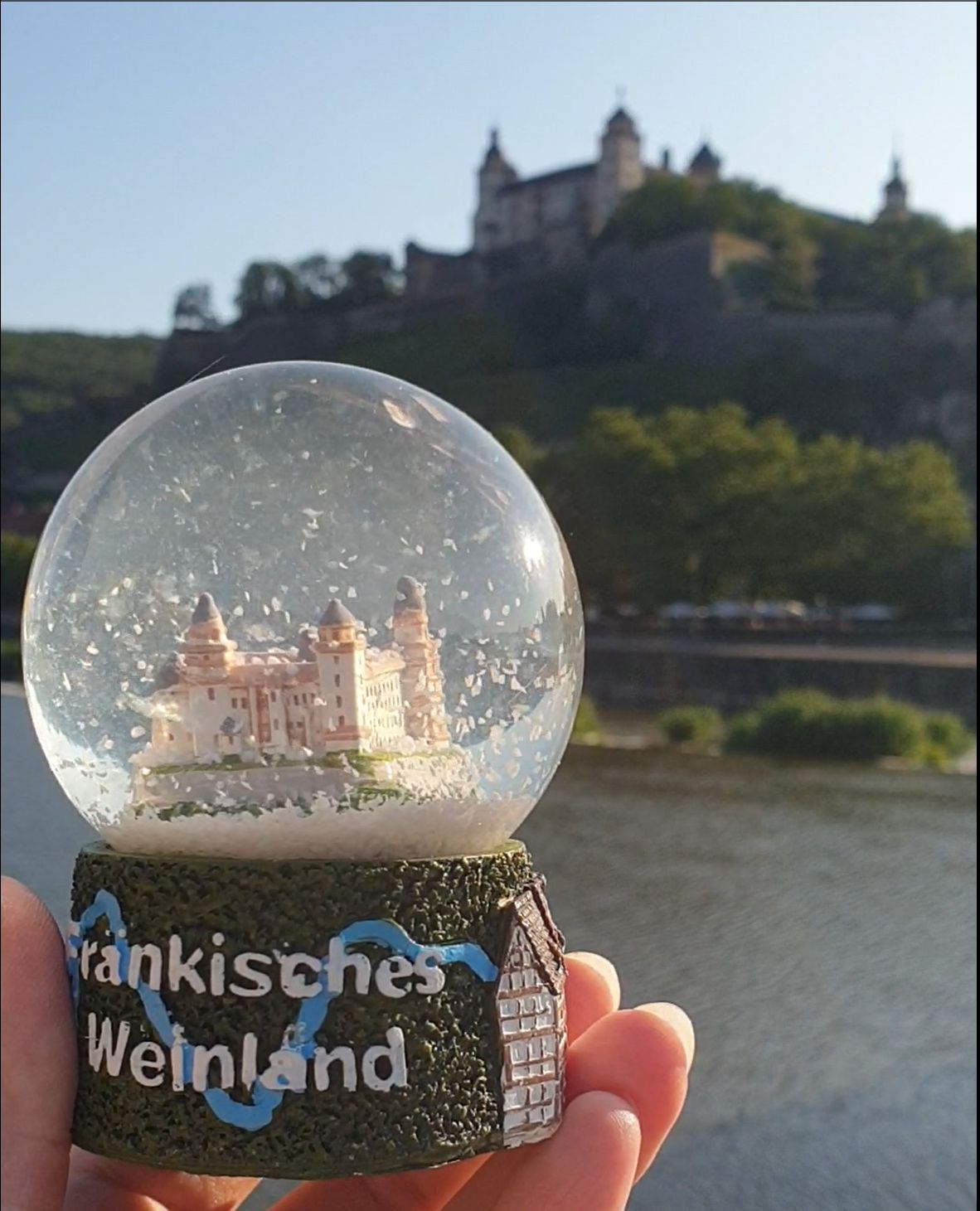 Souvenir Schneekugel Fränkisches Weinland - Luftblase - Schneekugelhaus